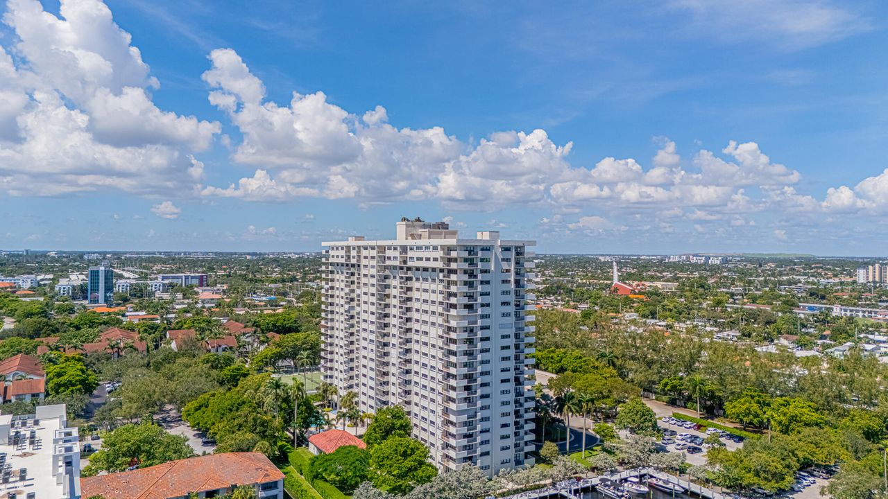 For Sale: $465,000 (2 beds, 2 baths, 1290 Square Feet)