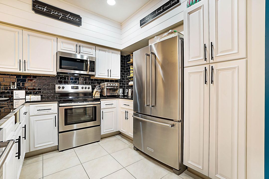 For Sale: $415,000 (2 beds, 2 baths, 1424 Square Feet)