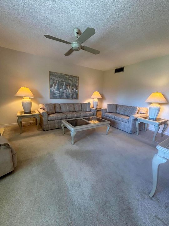 Active With Contract: $95,000 (2 beds, 1 baths, 865 Square Feet)