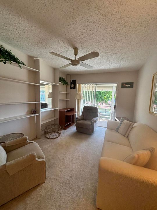 Active With Contract: $95,000 (2 beds, 1 baths, 865 Square Feet)