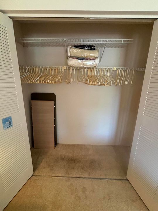 Active With Contract: $95,000 (2 beds, 1 baths, 865 Square Feet)