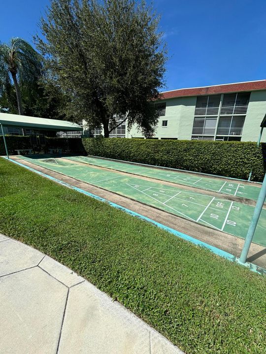 Active With Contract: $95,000 (2 beds, 1 baths, 865 Square Feet)