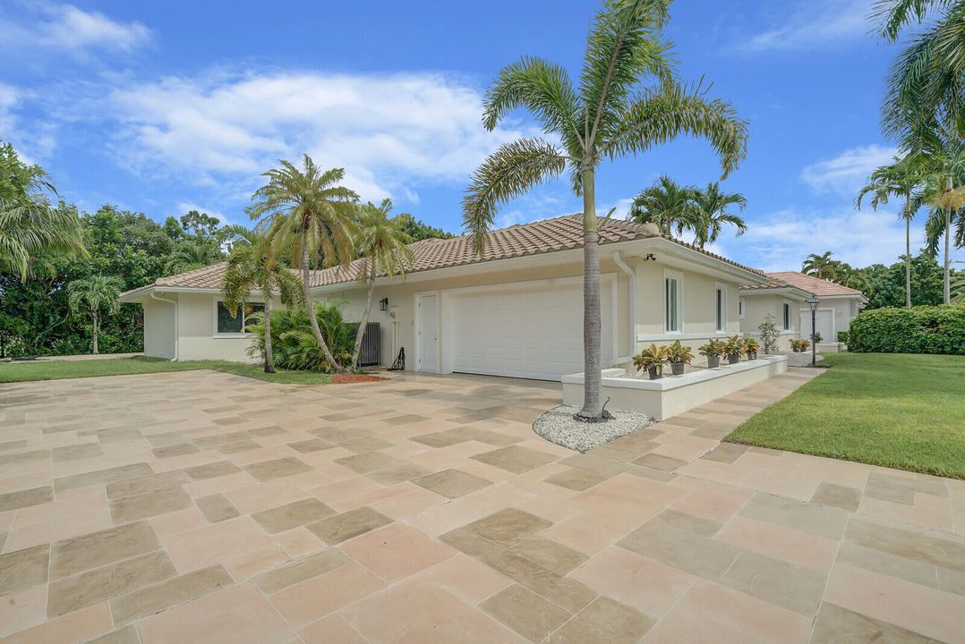 For Sale: $950,000 (4 beds, 3 baths, 2754 Square Feet)