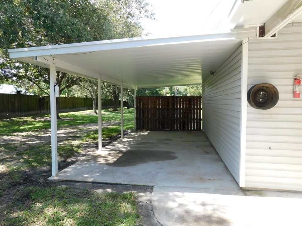 For Sale: $379,000 (2 beds, 2 baths, 1144 Square Feet)