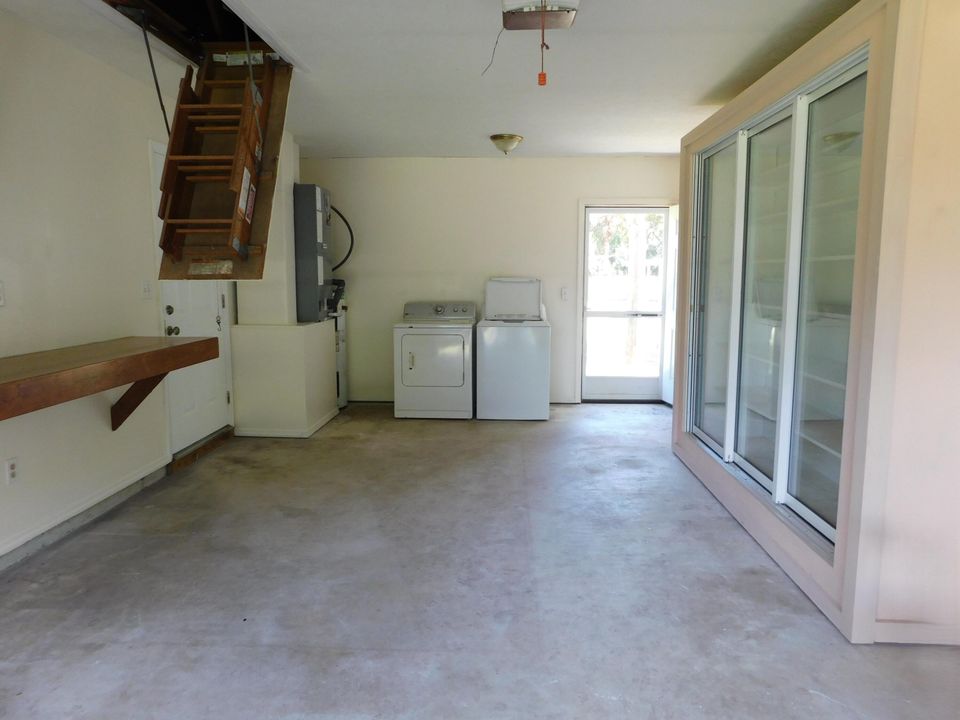 For Sale: $379,000 (2 beds, 2 baths, 1144 Square Feet)