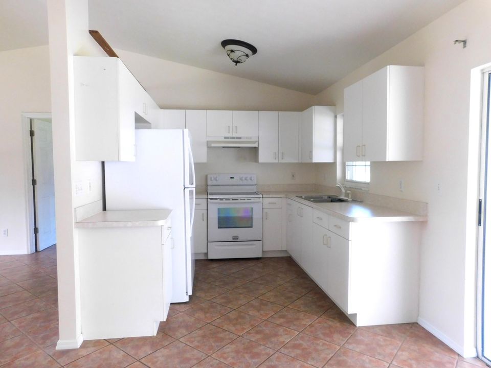 For Sale: $379,000 (2 beds, 2 baths, 1144 Square Feet)