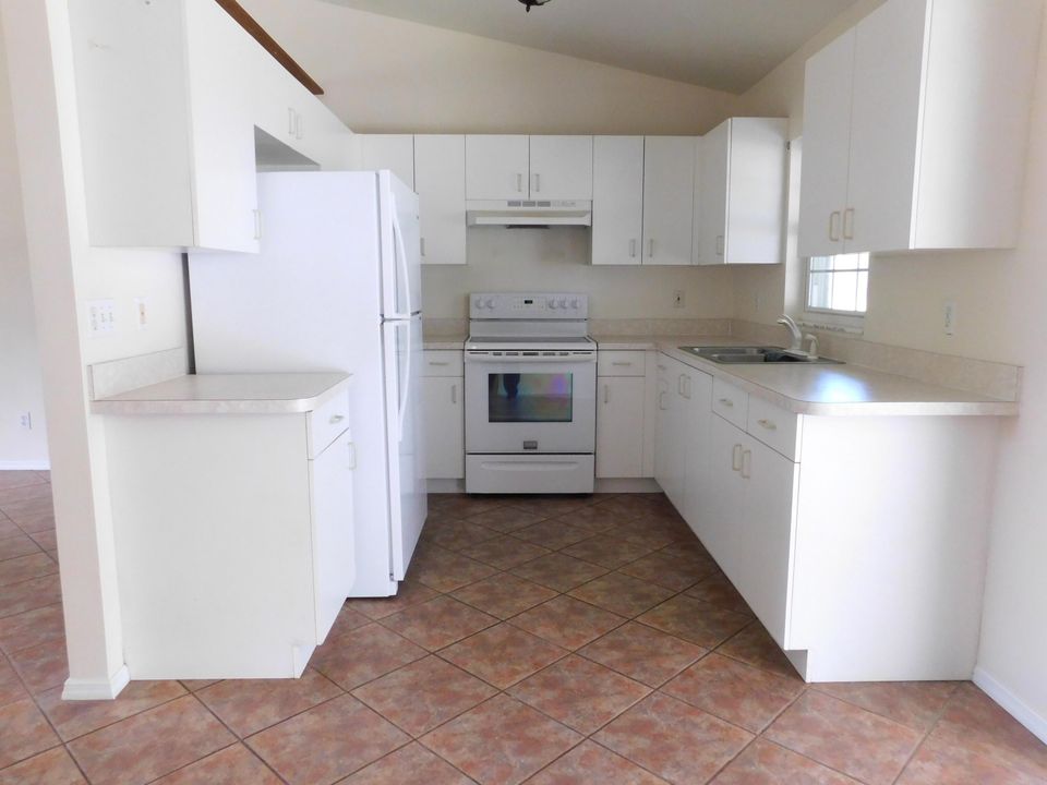 For Sale: $379,000 (2 beds, 2 baths, 1144 Square Feet)