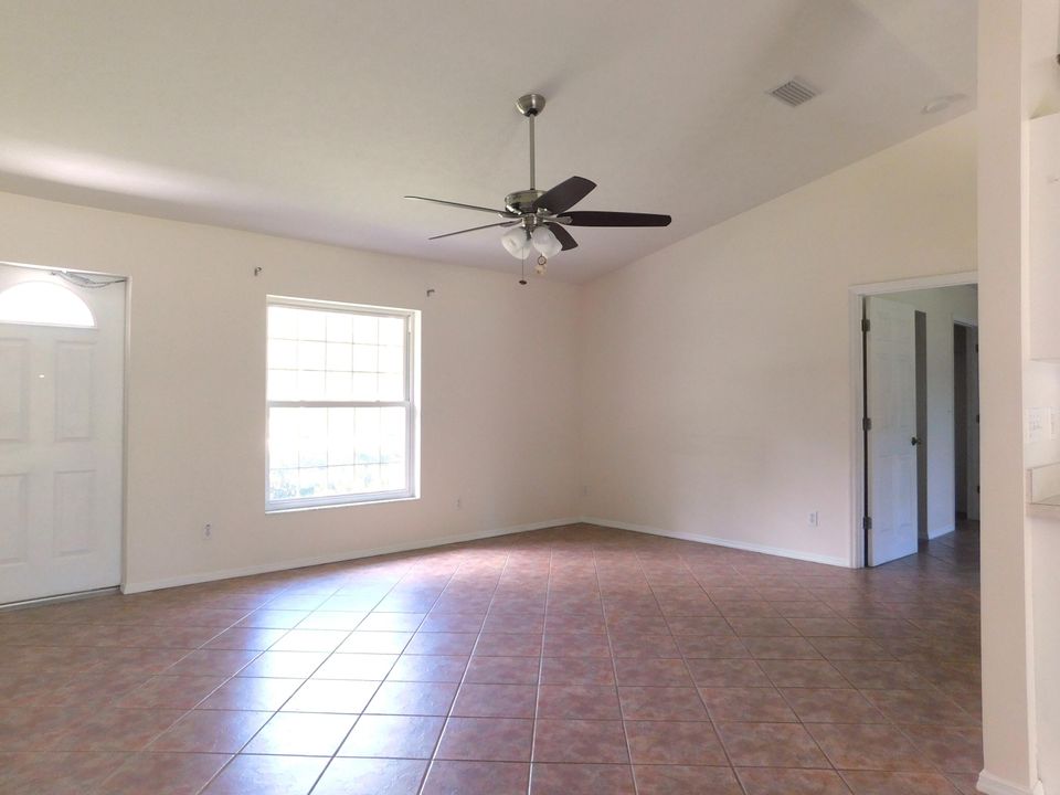 For Sale: $379,000 (2 beds, 2 baths, 1144 Square Feet)