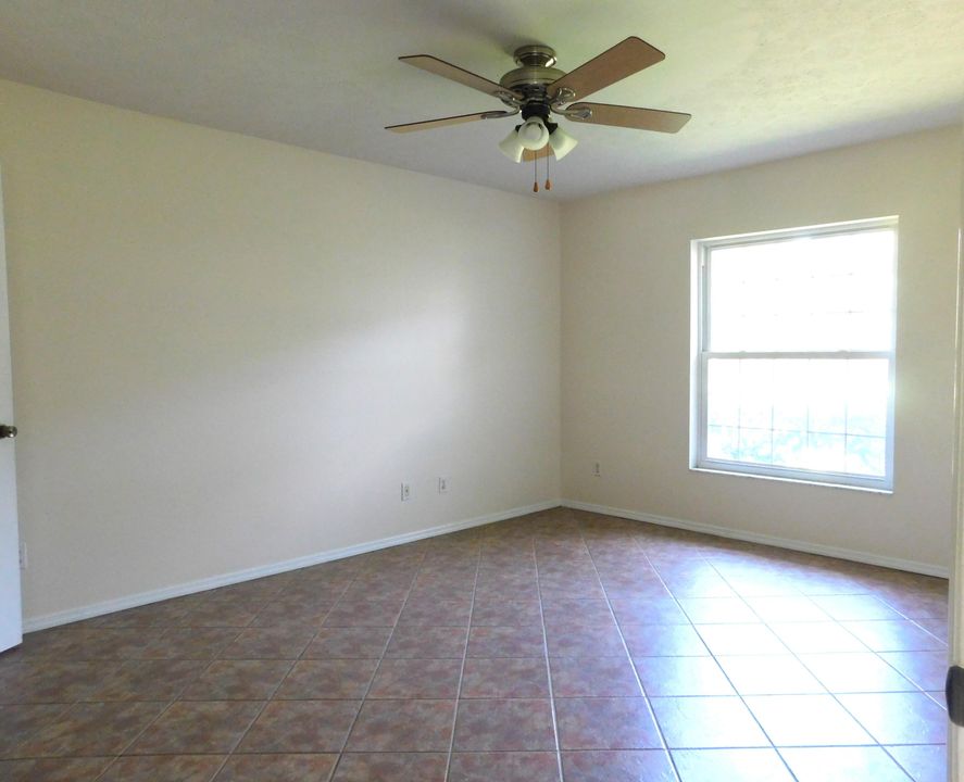 For Sale: $379,000 (2 beds, 2 baths, 1144 Square Feet)