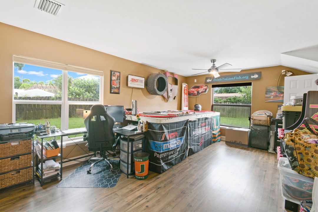 For Sale: $549,900 (3 beds, 2 baths, 1981 Square Feet)