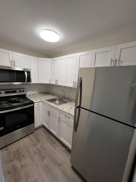 For Rent: $1,725 (1 beds, 1 baths, 750 Square Feet)