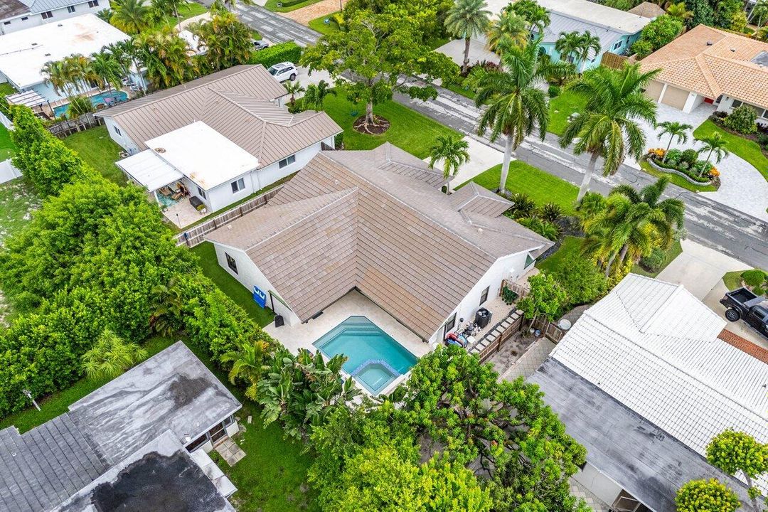 For Sale: $2,300,000 (3 beds, 2 baths, 2035 Square Feet)