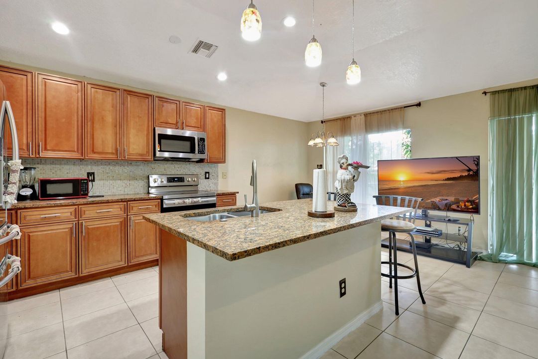 For Sale: $470,000 (3 beds, 2 baths, 1881 Square Feet)