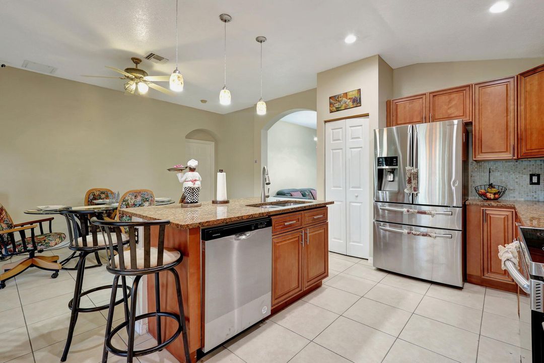 For Sale: $470,000 (3 beds, 2 baths, 1881 Square Feet)