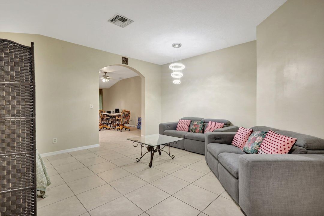 For Sale: $470,000 (3 beds, 2 baths, 1881 Square Feet)