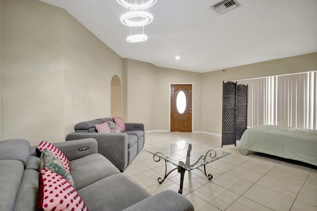 For Sale: $470,000 (3 beds, 2 baths, 1881 Square Feet)