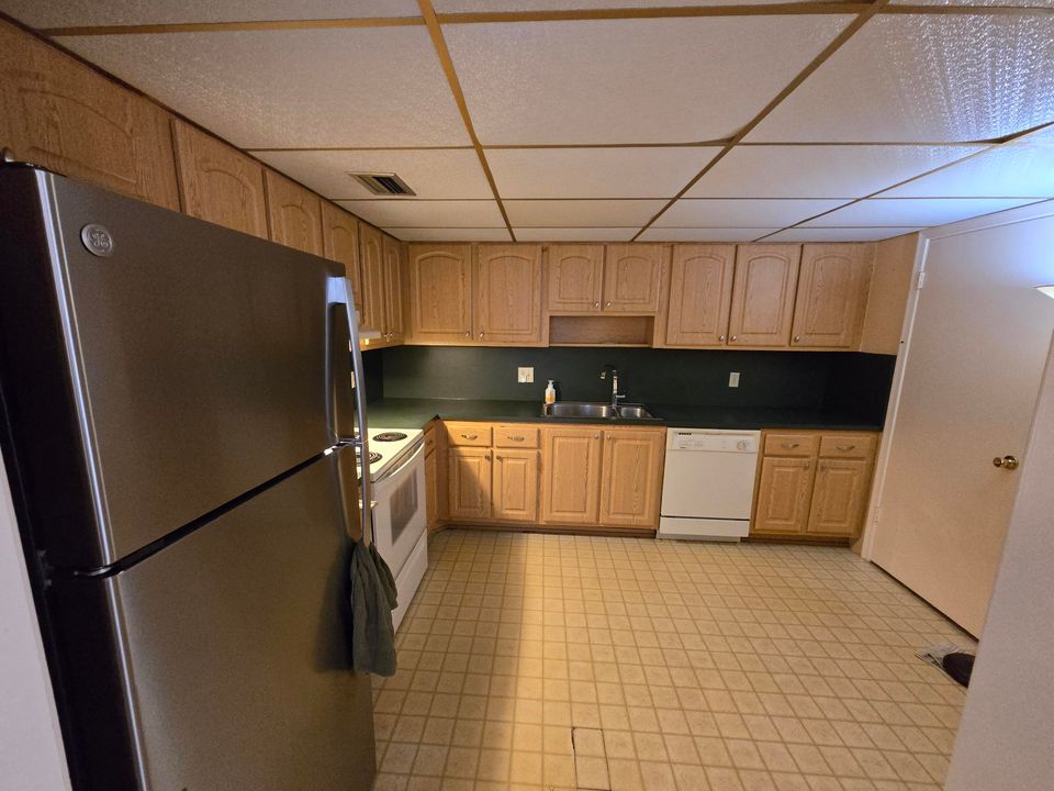 For Sale: $240,000 (2 beds, 2 baths, 1243 Square Feet)