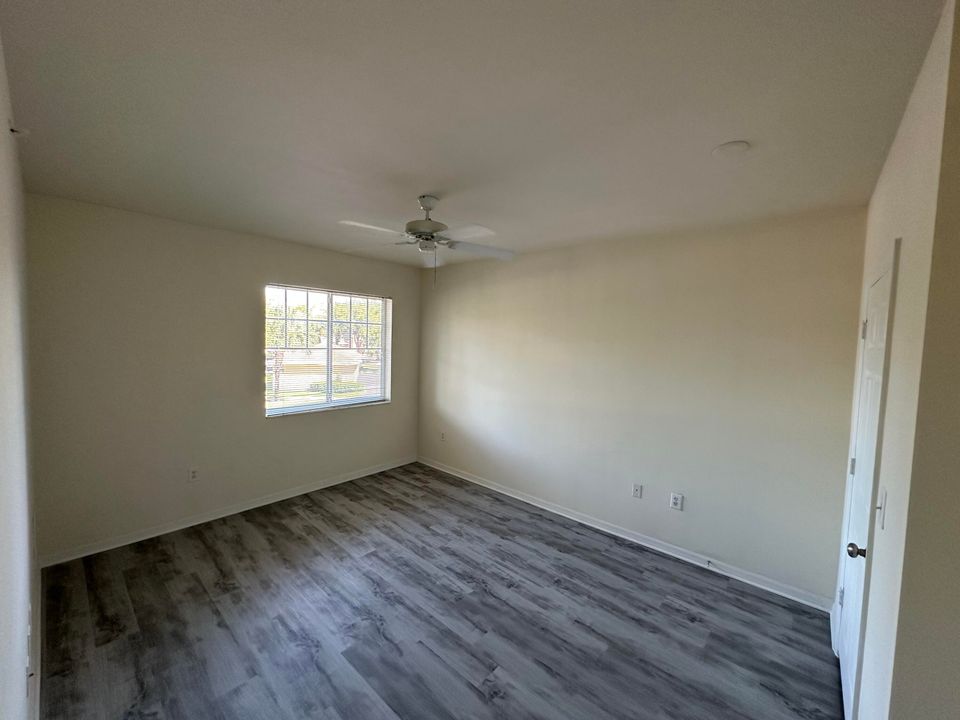 For Rent: $1,800 (1 beds, 1 baths, 843 Square Feet)