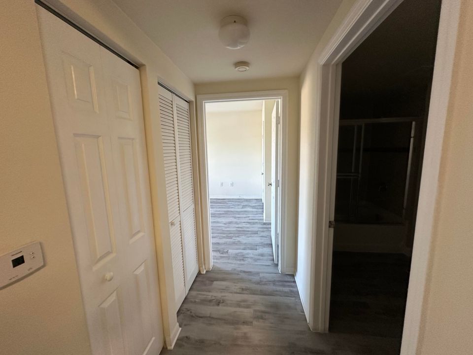 For Rent: $1,800 (1 beds, 1 baths, 843 Square Feet)