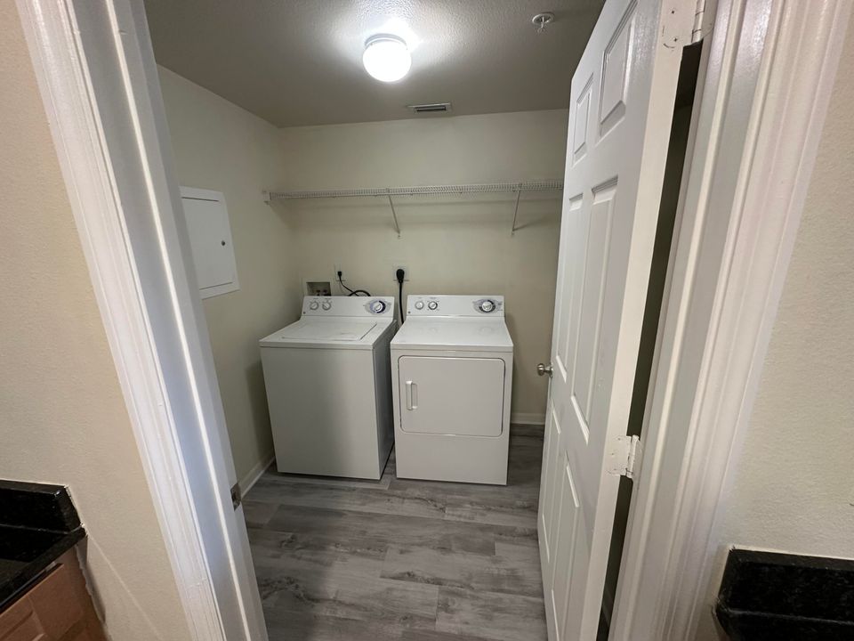 For Rent: $1,800 (1 beds, 1 baths, 843 Square Feet)