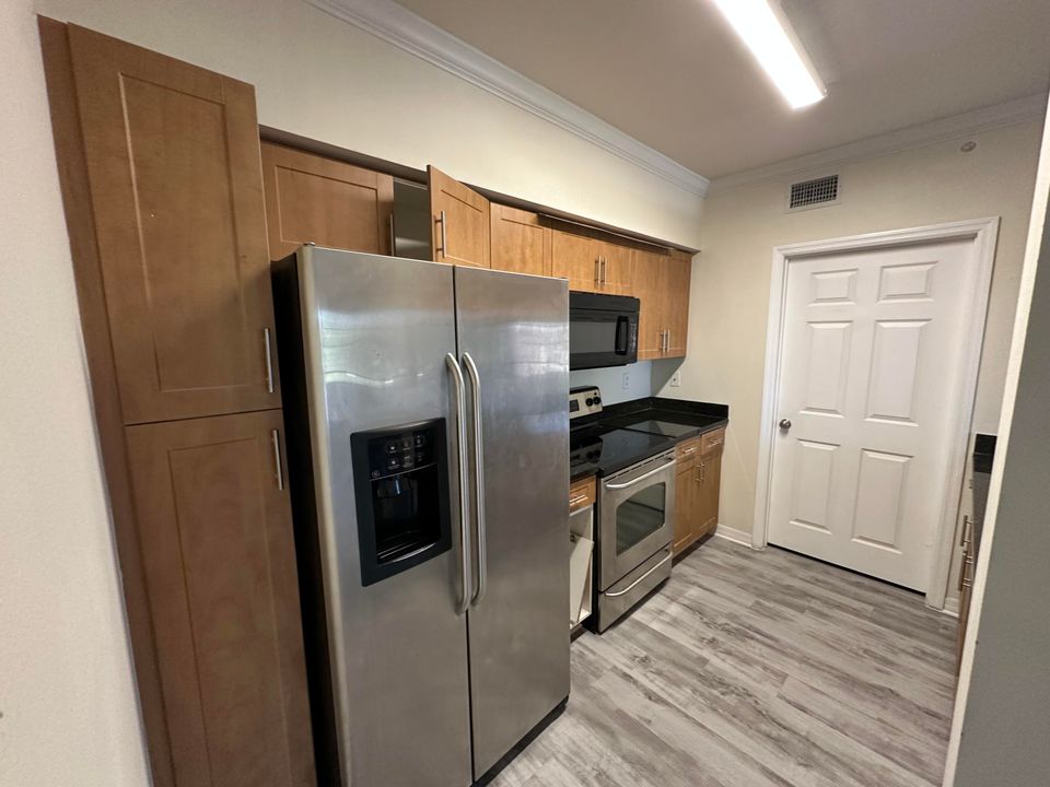 For Rent: $1,800 (1 beds, 1 baths, 843 Square Feet)