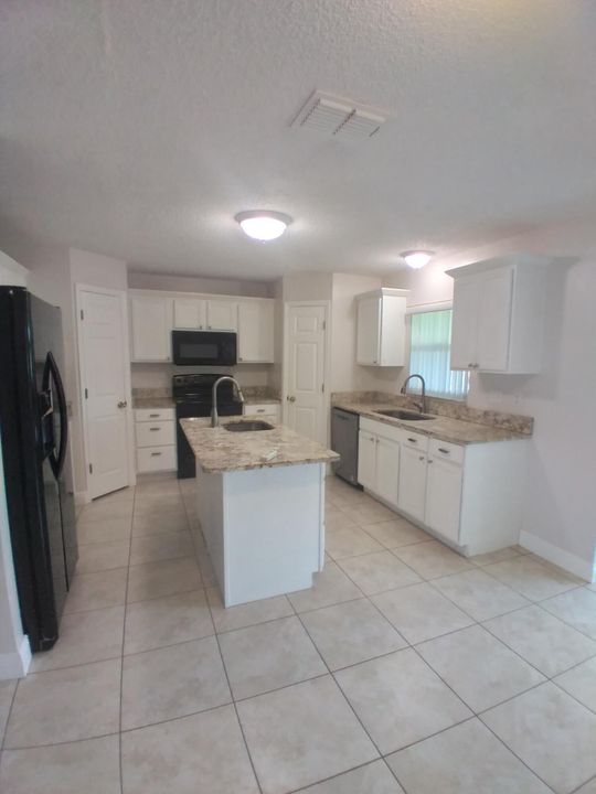 For Rent: $2,900 (4 beds, 2 baths, 2780 Square Feet)