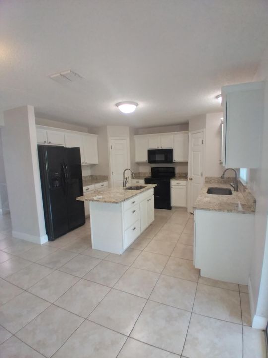 For Rent: $2,900 (4 beds, 2 baths, 2780 Square Feet)