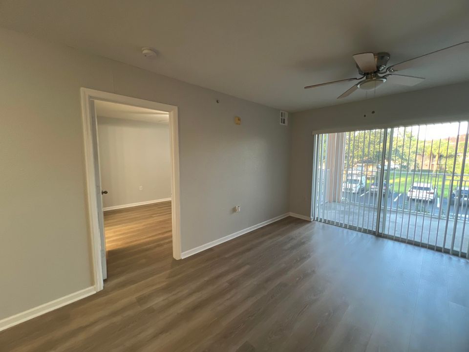 For Rent: $1,800 (2 beds, 2 baths, 1033 Square Feet)