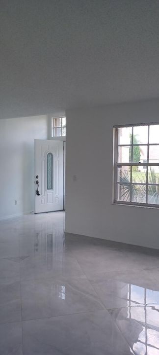 For Rent: $2,250 (3 beds, 2 baths, 1358 Square Feet)