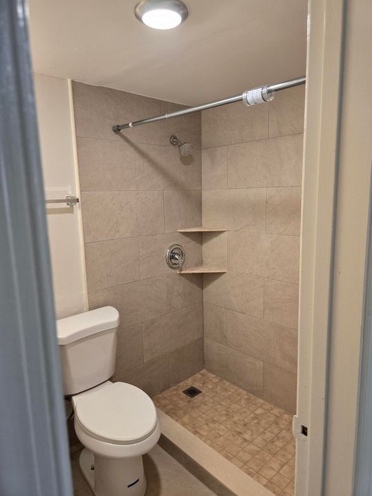 Active With Contract: $1,400 (1 beds, 1 baths, 495 Square Feet)