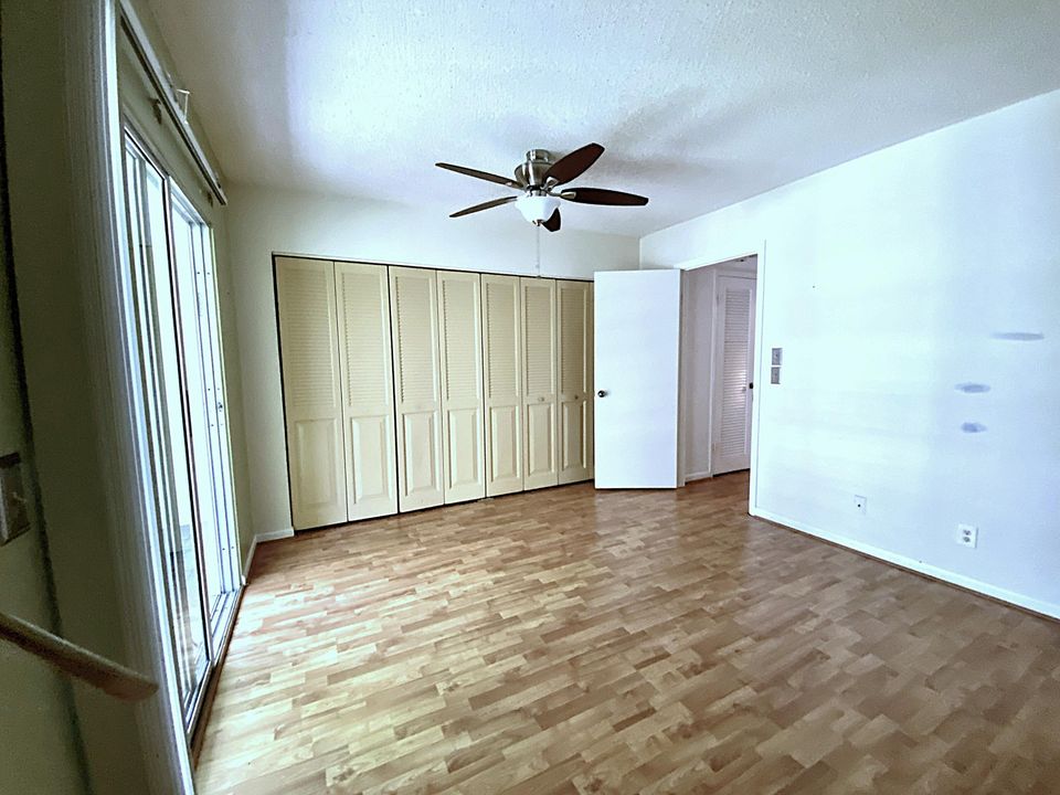 For Sale: $85,000 (1 beds, 1 baths, 585 Square Feet)