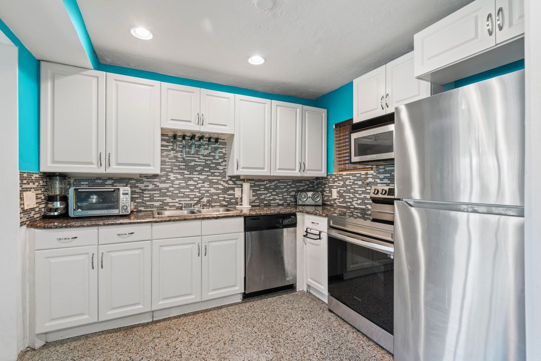 For Sale: $457,500 (3 beds, 2 baths, 1030 Square Feet)