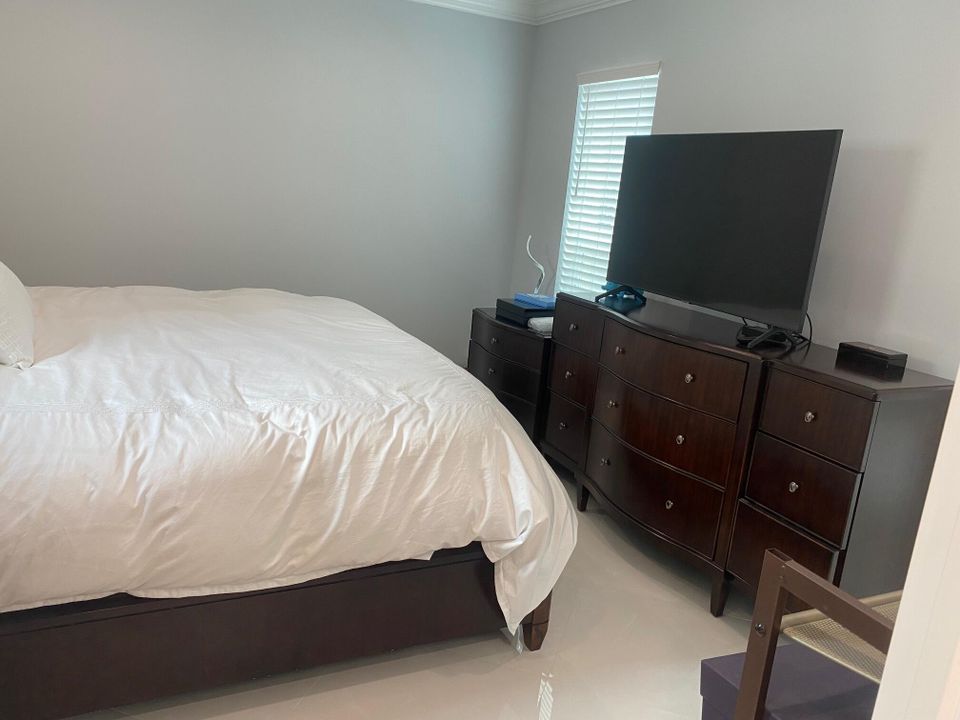 For Sale: $330,000 (3 beds, 2 baths, 1003 Square Feet)