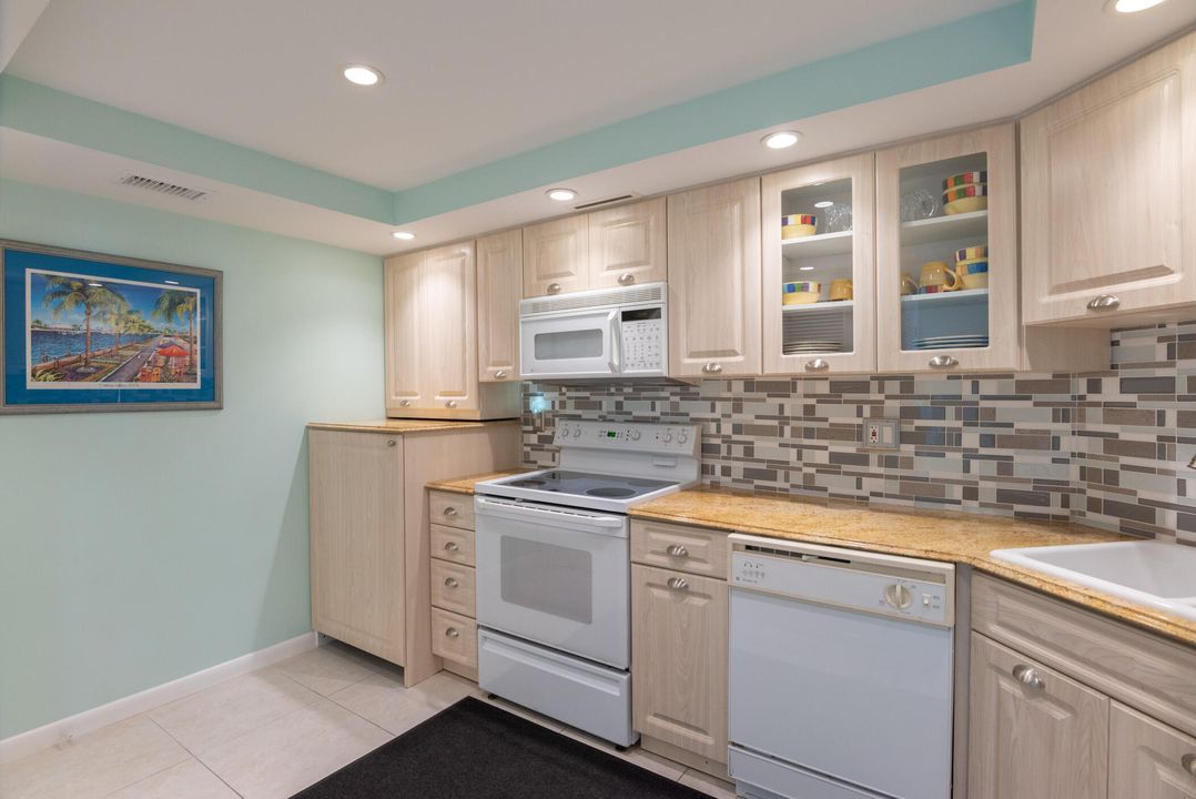 For Sale: $429,000 (3 beds, 2 baths, 1404 Square Feet)