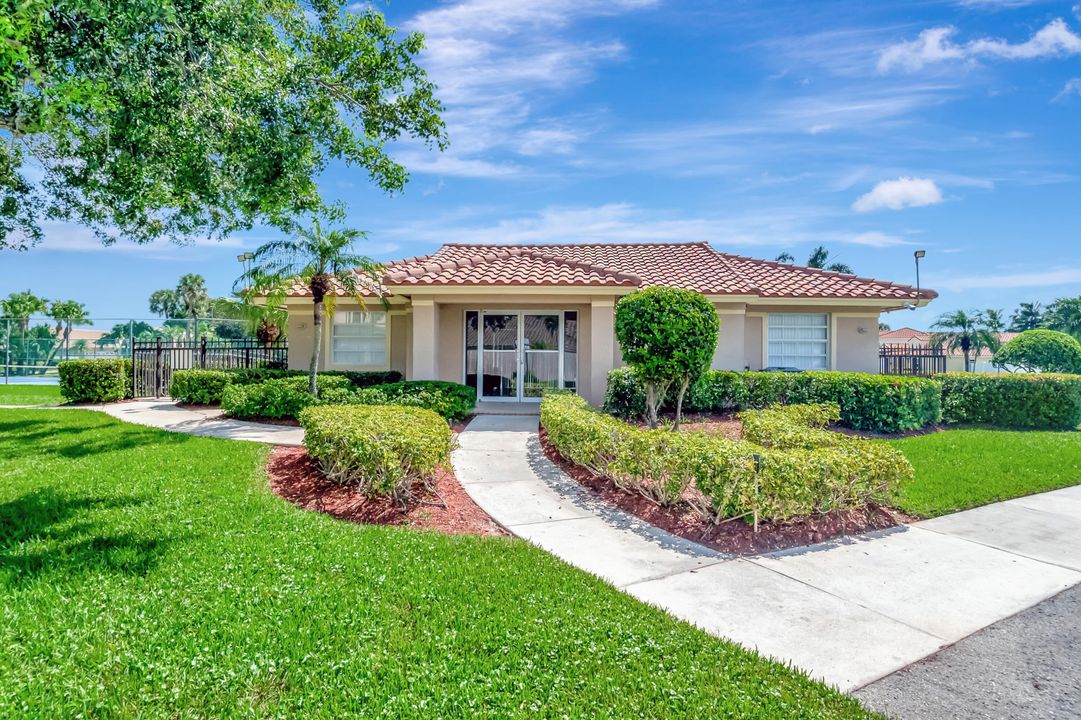 For Sale: $605,000 (3 beds, 2 baths, 1867 Square Feet)