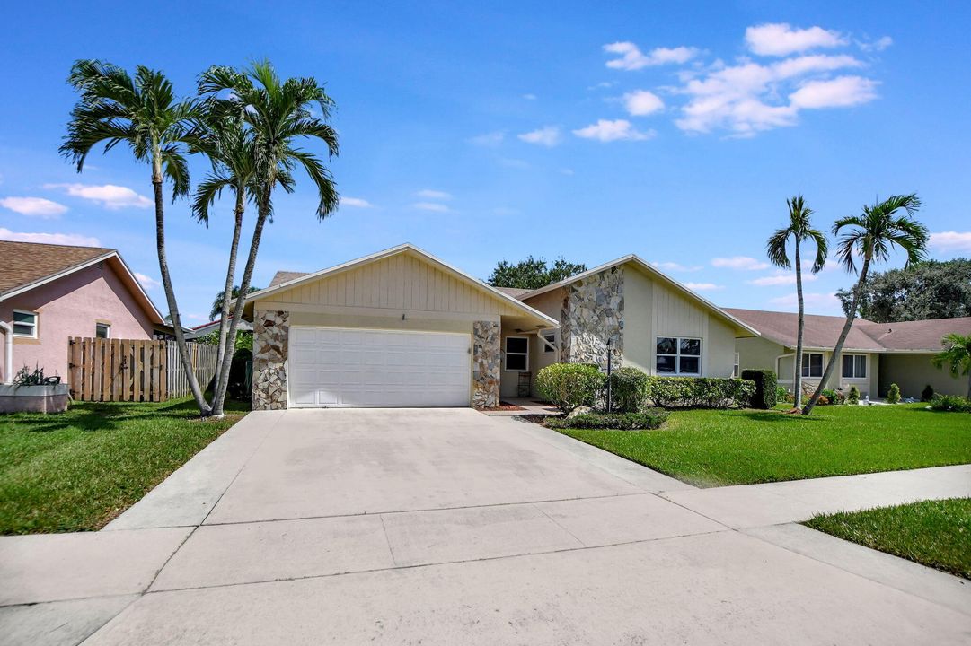 Active With Contract: $589,900 (3 beds, 2 baths, 1827 Square Feet)