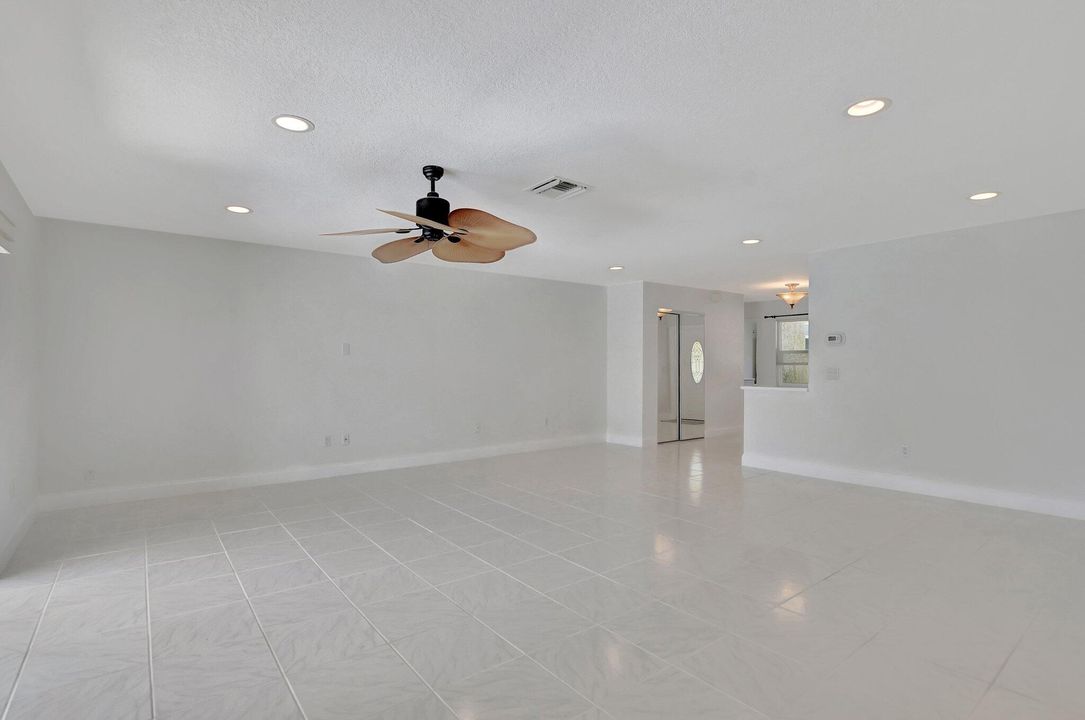 Active With Contract: $589,900 (3 beds, 2 baths, 1827 Square Feet)