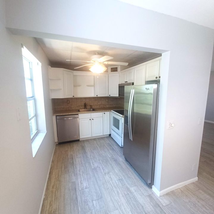 For Sale: $155,999 (2 beds, 2 baths, 907 Square Feet)