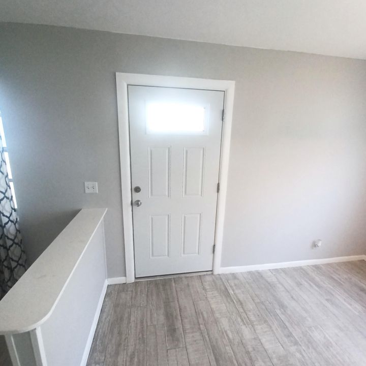 For Sale: $155,999 (2 beds, 2 baths, 907 Square Feet)