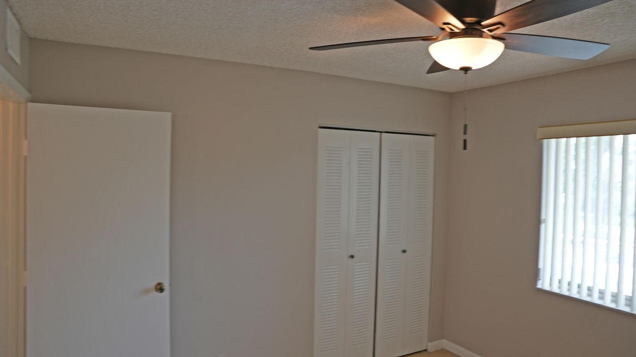 For Sale: $199,900 (2 beds, 2 baths, 990 Square Feet)