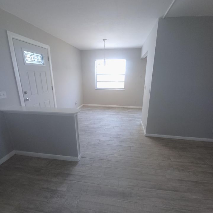 For Sale: $155,999 (2 beds, 2 baths, 907 Square Feet)