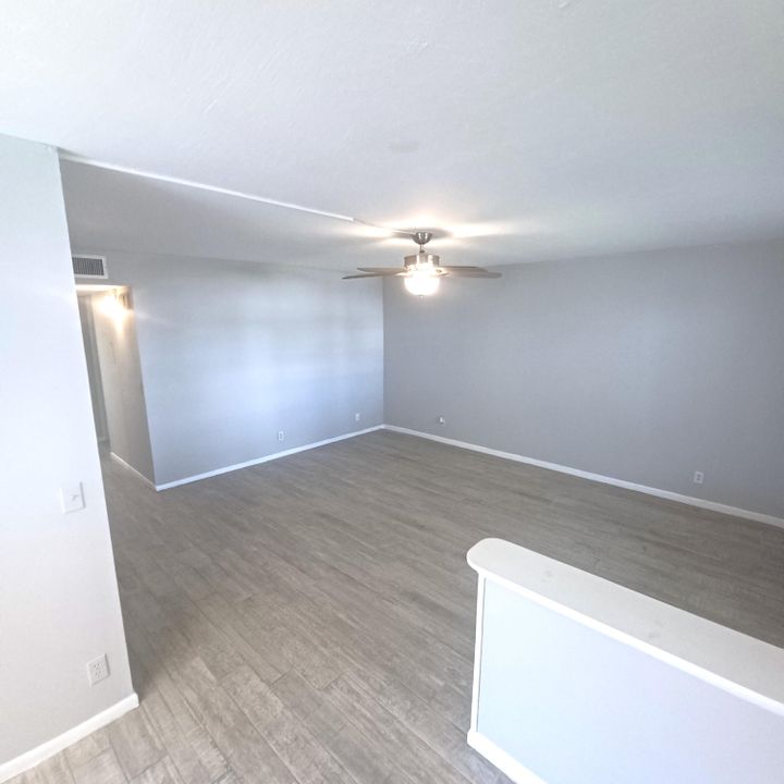 For Sale: $155,999 (2 beds, 2 baths, 907 Square Feet)