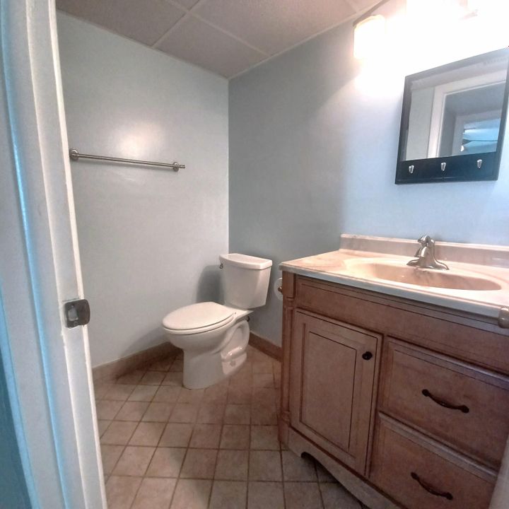 For Sale: $155,999 (2 beds, 2 baths, 907 Square Feet)