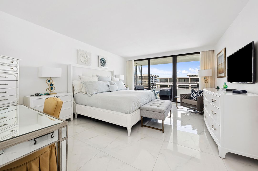 For Sale: $1,850,000 (2 beds, 2 baths, 1661 Square Feet)