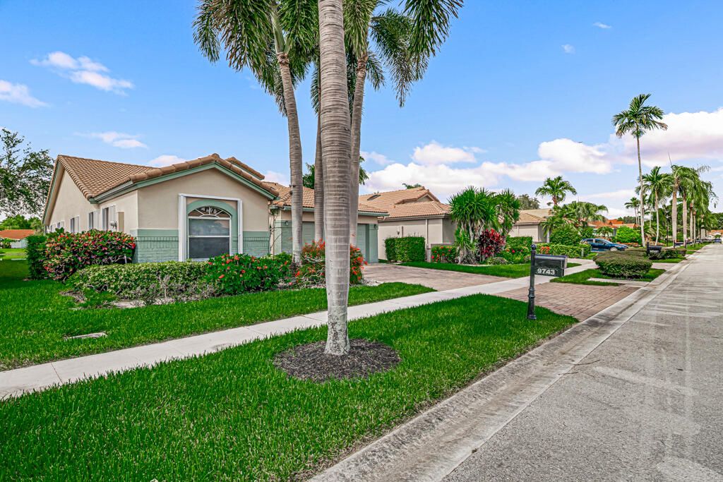 For Sale: $479,000 (3 beds, 2 baths, 2073 Square Feet)