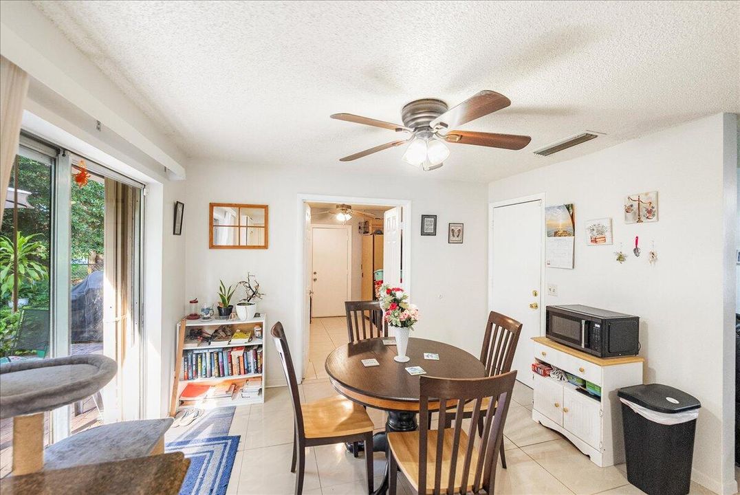 For Sale: $245,000 (2 beds, 1 baths, 880 Square Feet)