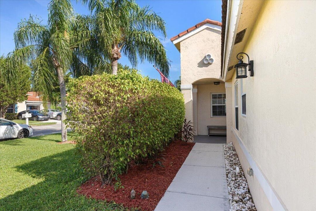 For Sale: $425,000 (3 beds, 2 baths, 1386 Square Feet)