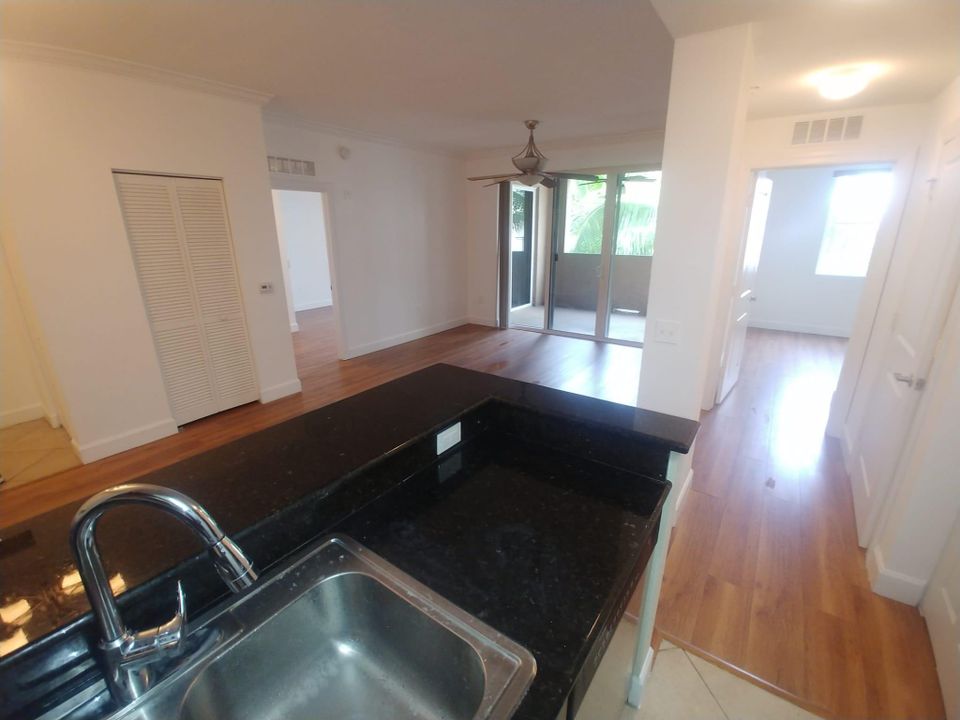 For Sale: $283,000 (2 beds, 2 baths, 1119 Square Feet)