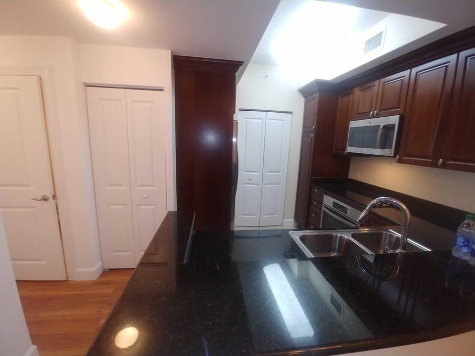 For Sale: $283,000 (2 beds, 2 baths, 1119 Square Feet)