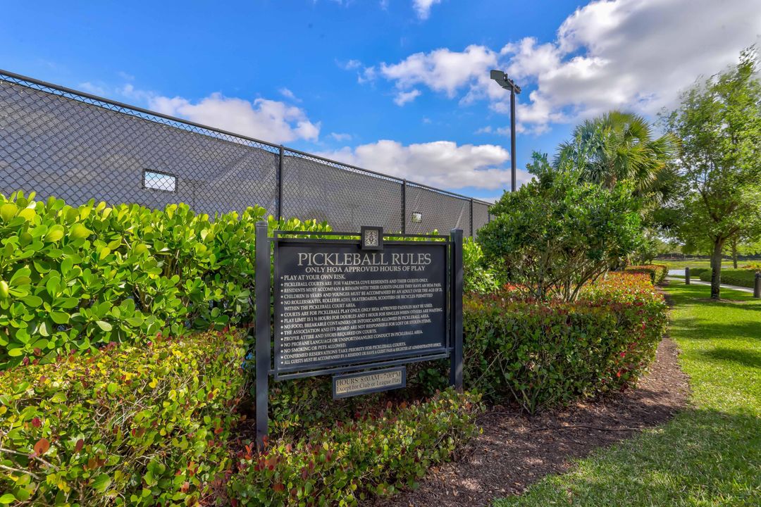 For Sale: $900,000 (3 beds, 2 baths, 2258 Square Feet)